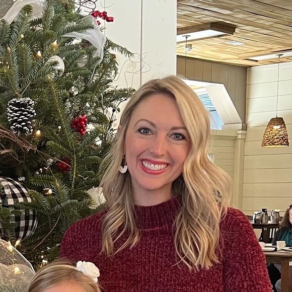 Meet your Posher, Brooke - Picture 1 of 1